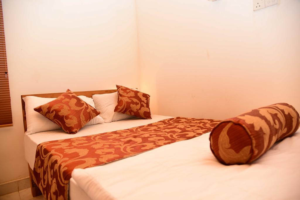 Indika Lake Resort Nuwarawewa Екстер'єр фото